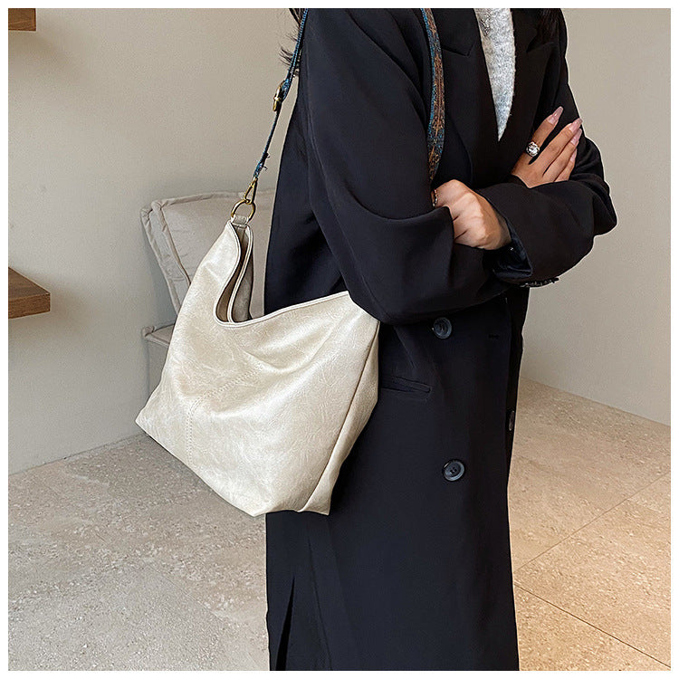 Retro Shoulder Messenger Bag Large Capacity Commuter Women's Bucket Bag